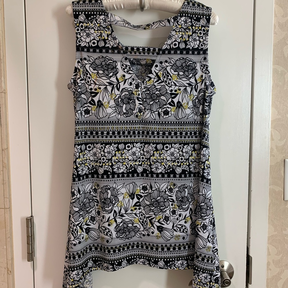 EST 1962 Sleeveless Sharkbite Hem Tunic To…